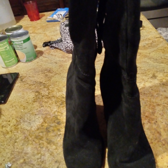 Boots - Picture 2 of 9